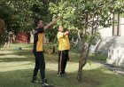 Anggota-Polisi-Kerja-Bakti-Ketahanan-Pangan-di-Mako-Polresta-Sidoarjo