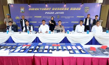 Polda-Jatim-Bongkar-Sindikat-Penipuan-Online-Modus-Jual-Beli-Mobil,-11-Tersangka-Diamankan