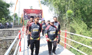 Polres-Blitar-Kota-Resmikan-Jembatan-Merah-Putih-Presisi-Penghubung-Dua-Desa